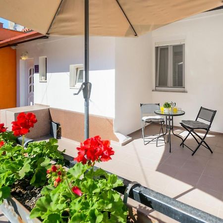 Charming Apartment In Town Center พูลา ภายนอก รูปภาพ