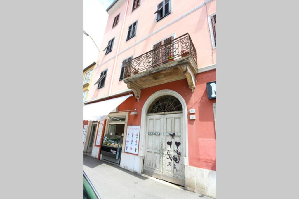 Charming Apartment In Town Center พูลา ภายนอก รูปภาพ