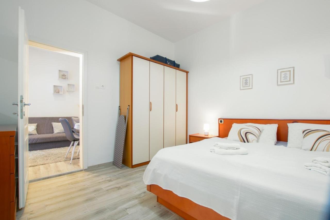 Charming Apartment In Town Center พูลา ภายนอก รูปภาพ