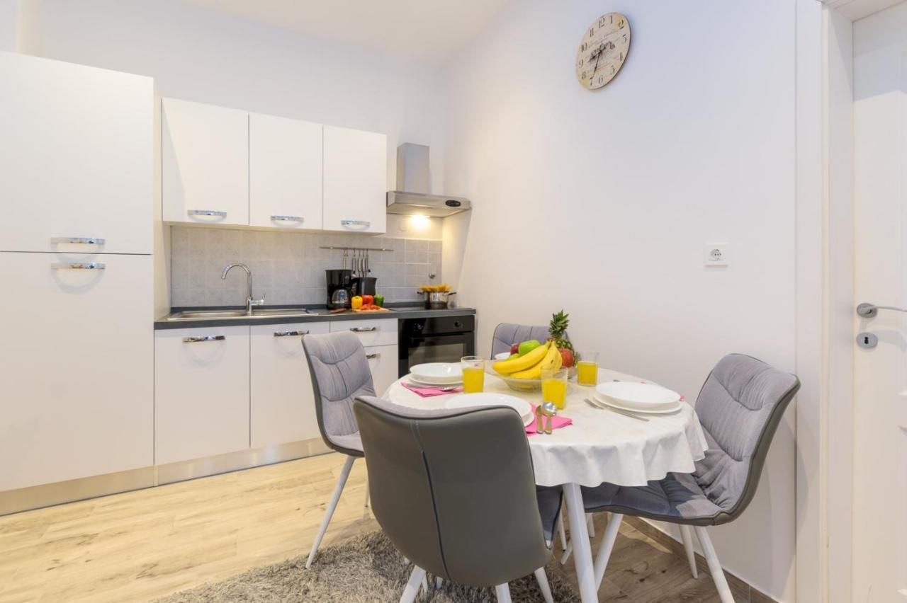 Charming Apartment In Town Center พูลา ภายนอก รูปภาพ
