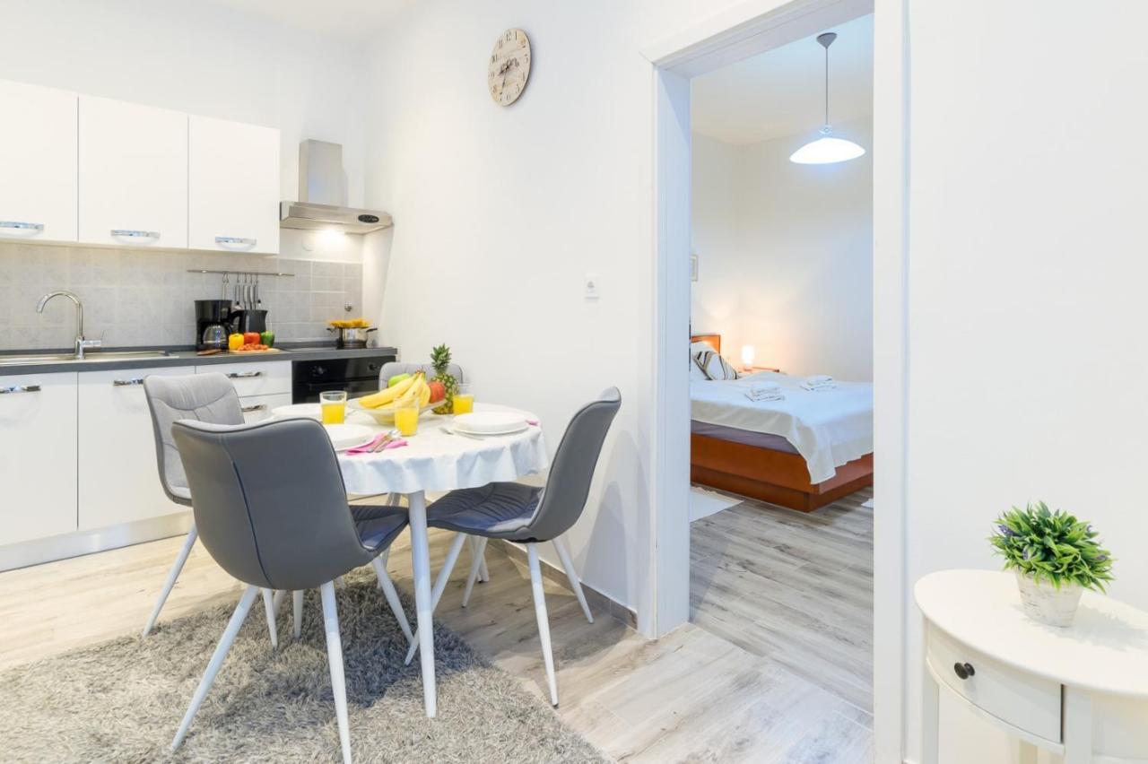 Charming Apartment In Town Center พูลา ภายนอก รูปภาพ