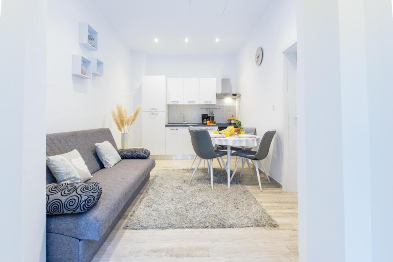 Charming Apartment In Town Center พูลา ภายนอก รูปภาพ